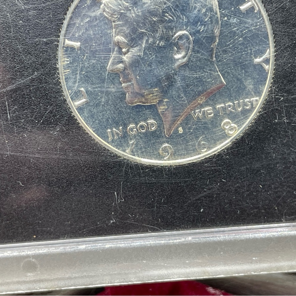 United States Proof Coin Set From 1968 with Display Case - Picture 2 of 6